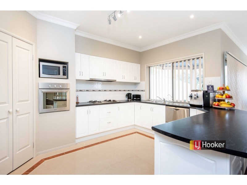 10 Chapman Court, Mawson Lakes SA 5095