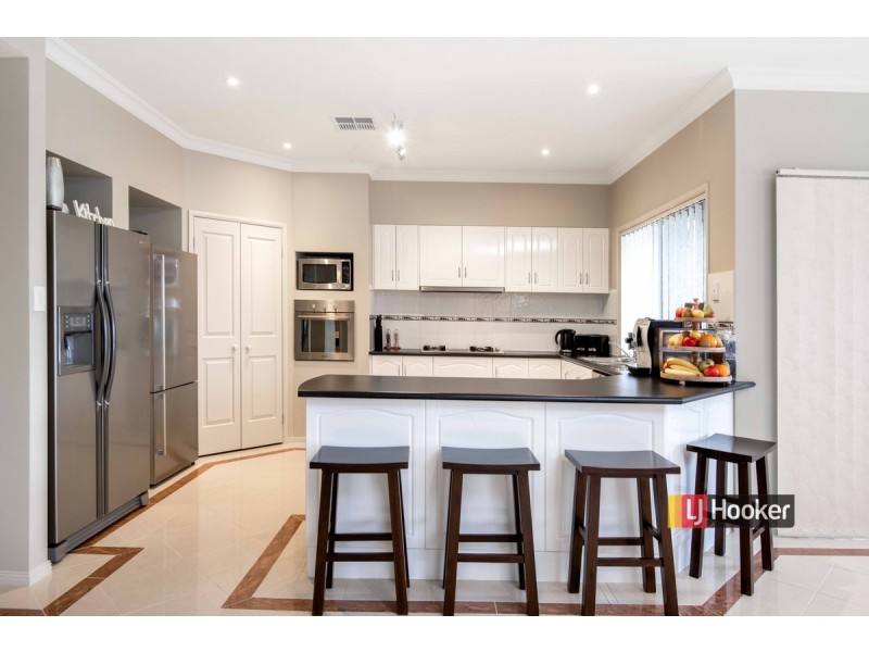 10 Chapman Court, Mawson Lakes SA 5095