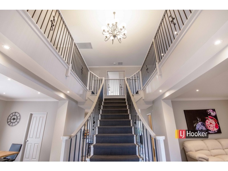 10 Chapman Court, Mawson Lakes SA 5095