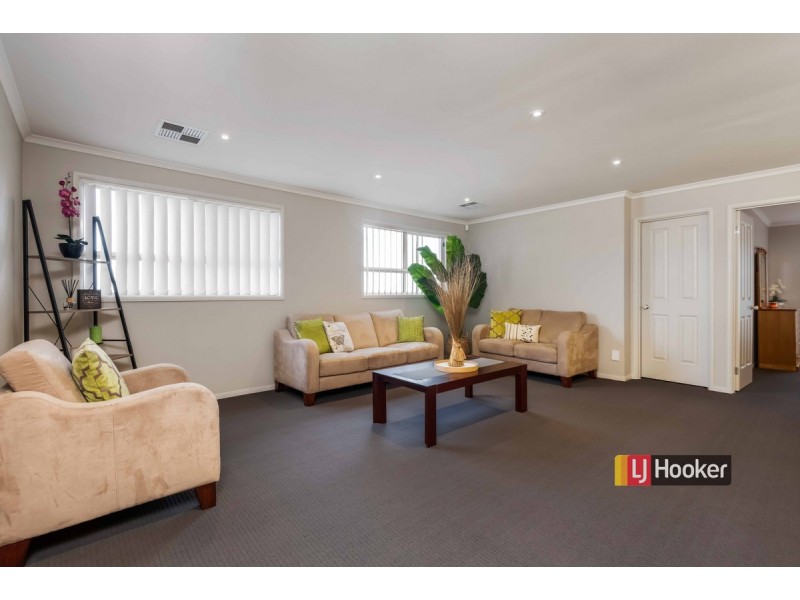10 Chapman Court, Mawson Lakes SA 5095