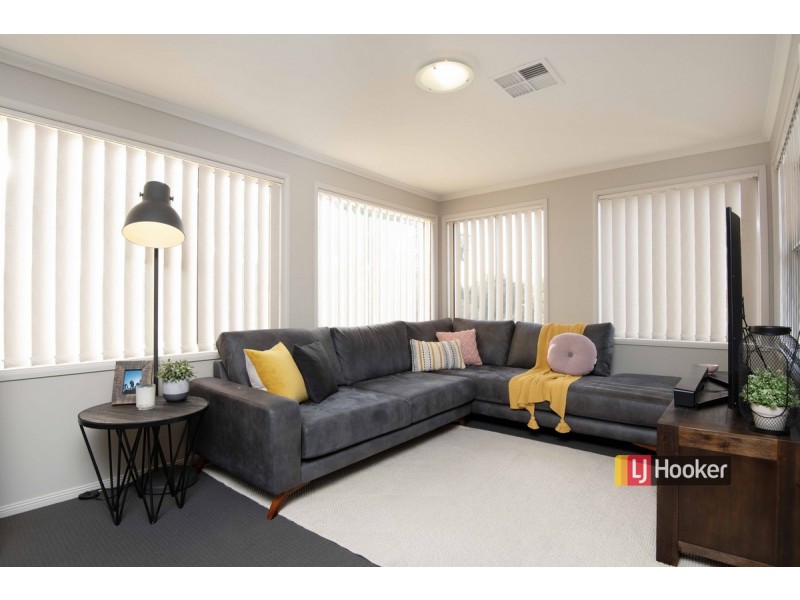10 Chapman Court, Mawson Lakes SA 5095