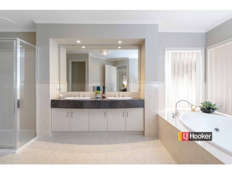 10 Chapman Court, Mawson Lakes SA 5095