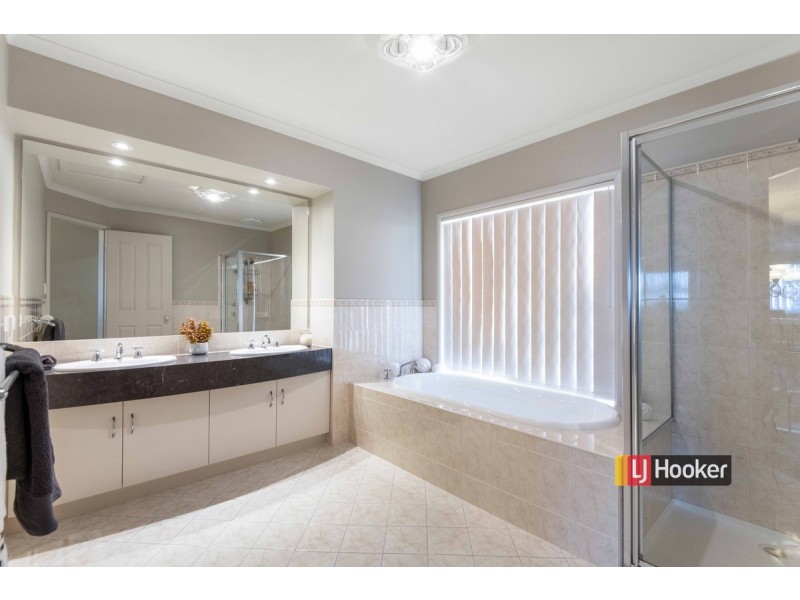 10 Chapman Court, Mawson Lakes SA 5095