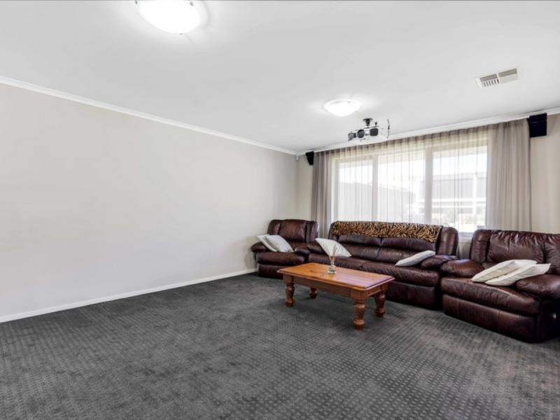 15 Leane Avenue, Ridgehaven SA 5097