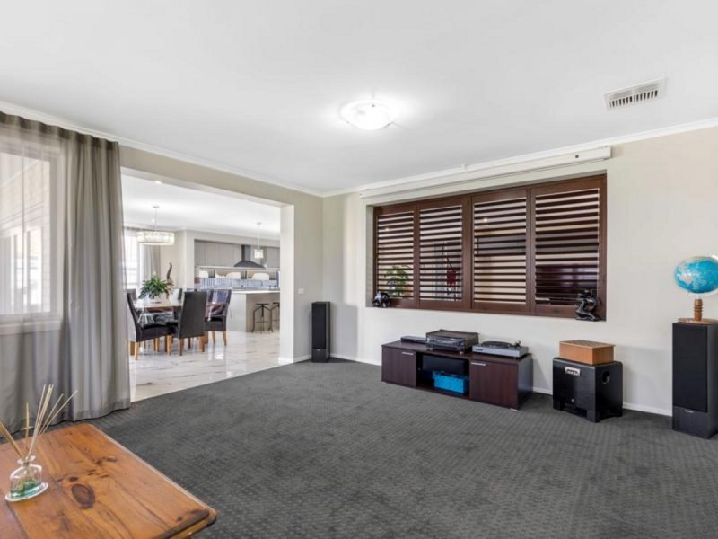 15 Leane Avenue, Ridgehaven SA 5097