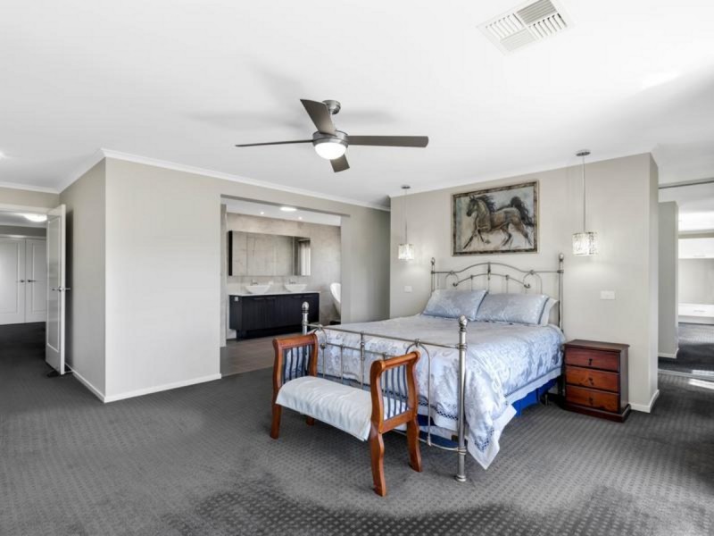 15 Leane Avenue, Ridgehaven SA 5097