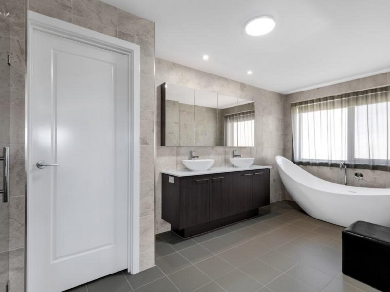 15 Leane Avenue, Ridgehaven SA 5097