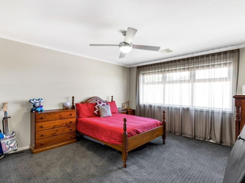15 Leane Avenue, Ridgehaven SA 5097