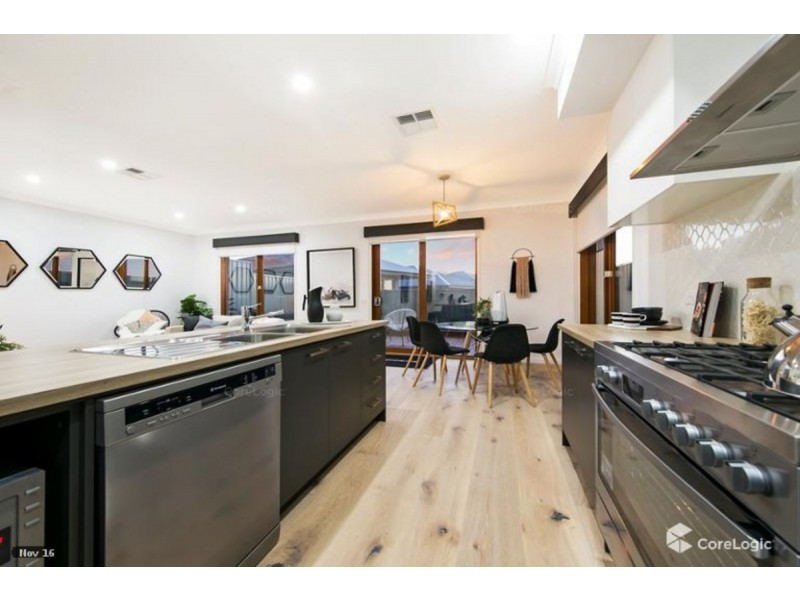 60 Vista Parade, Seaford Heights SA 5169