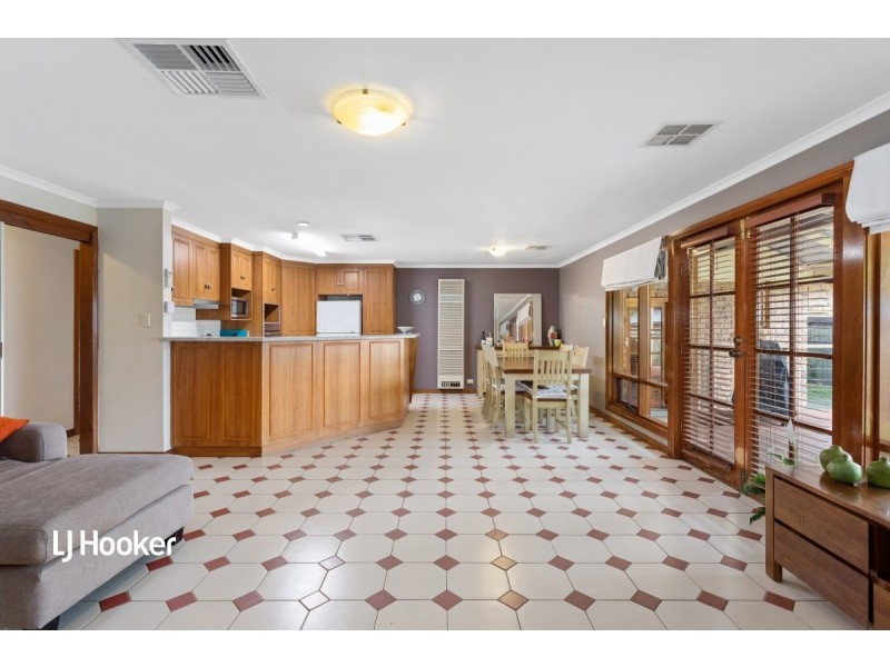 11 Maxlay Road, Modbury Heights SA 5092