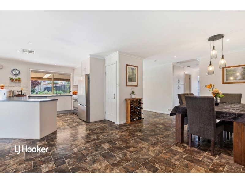 6 Taunton Crescent, Craigmore SA 5114