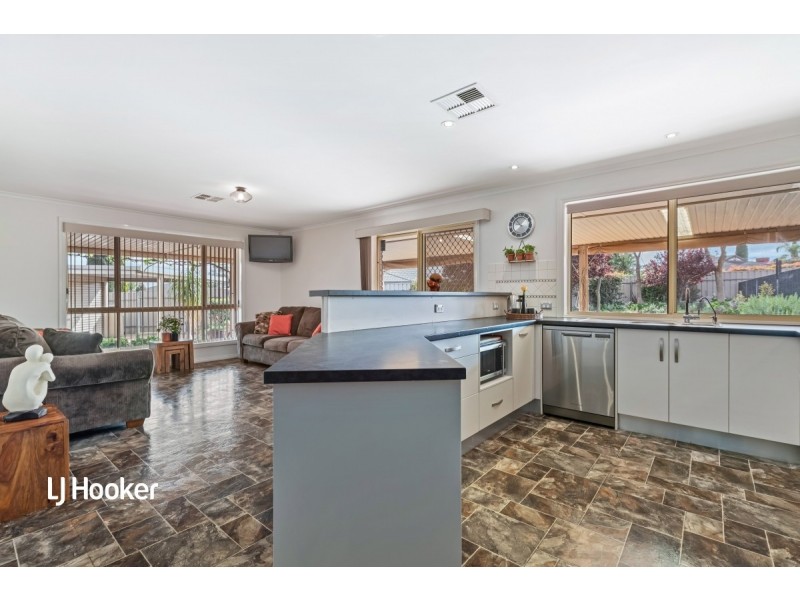 6 Taunton Crescent, Craigmore SA 5114