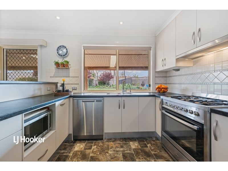 6 Taunton Crescent, Craigmore SA 5114