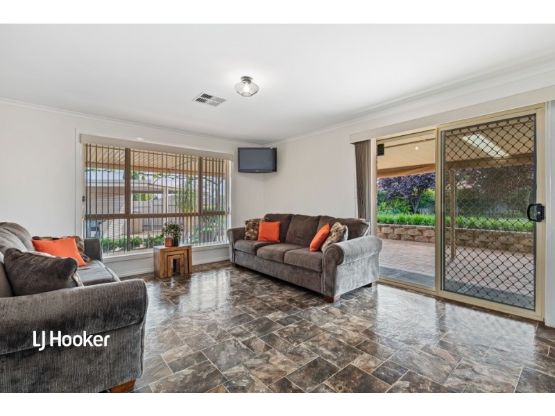 6 Taunton Crescent, Craigmore SA 5114