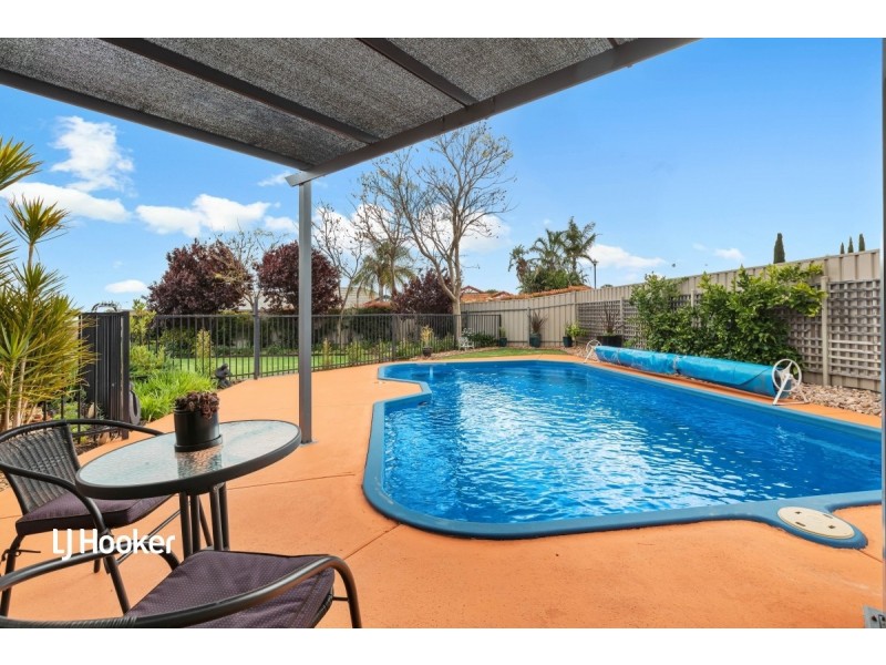 6 Taunton Crescent, Craigmore SA 5114