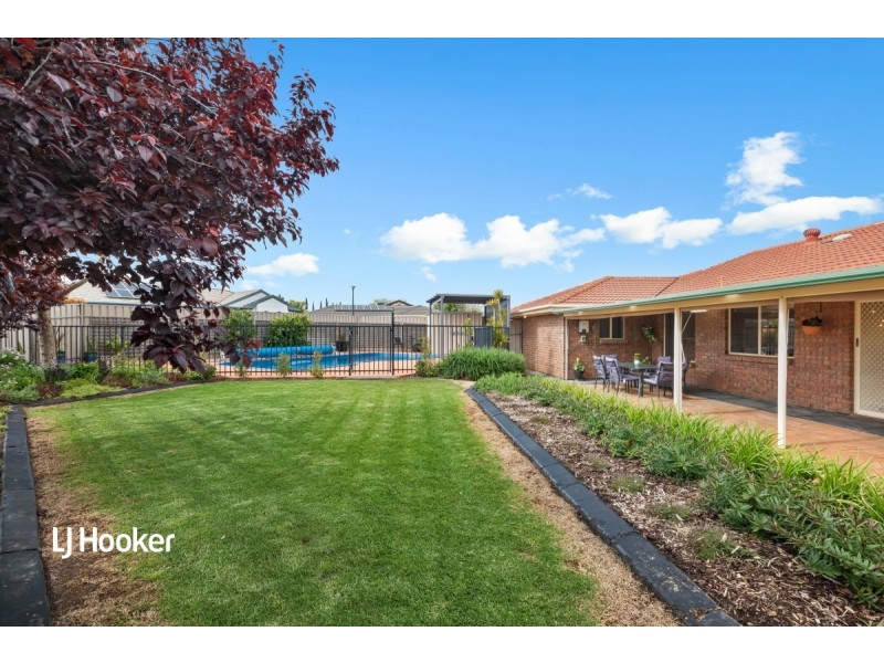 6 Taunton Crescent, Craigmore SA 5114