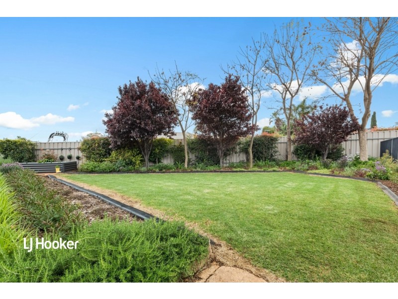 6 Taunton Crescent, Craigmore SA 5114