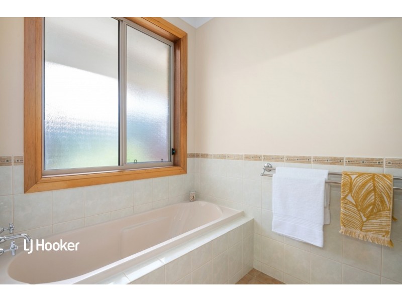 15 Burke Parade, Hewett SA 5118