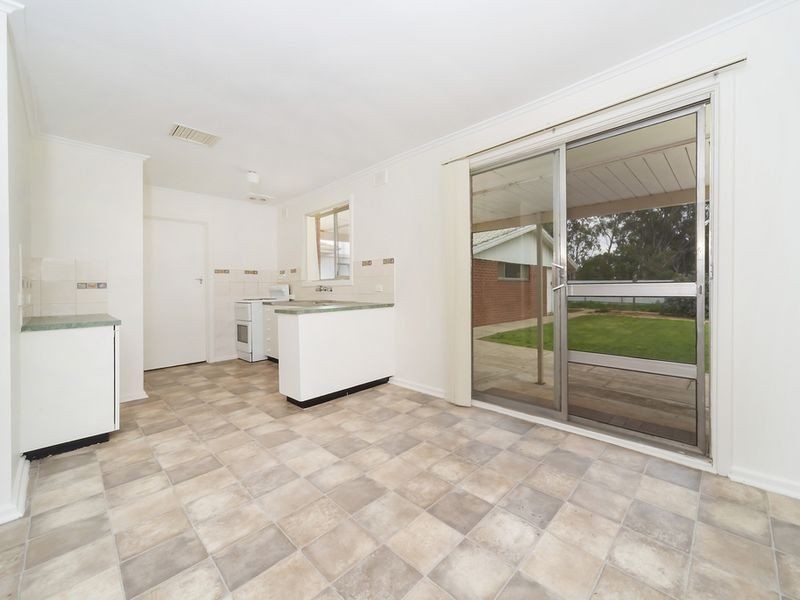 10 St Albans Road, Evanston Park SA 5116