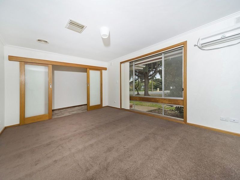 10 St Albans Road, Evanston Park SA 5116