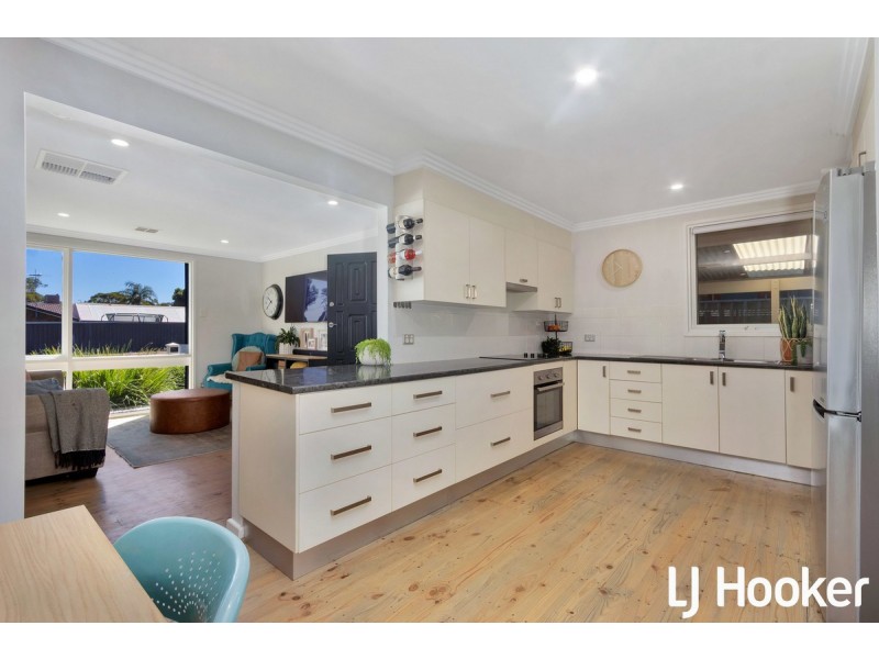 18 St Albans Road, Evanston Park SA 5116