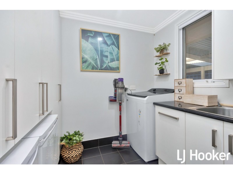 18 St Albans Road, Evanston Park SA 5116