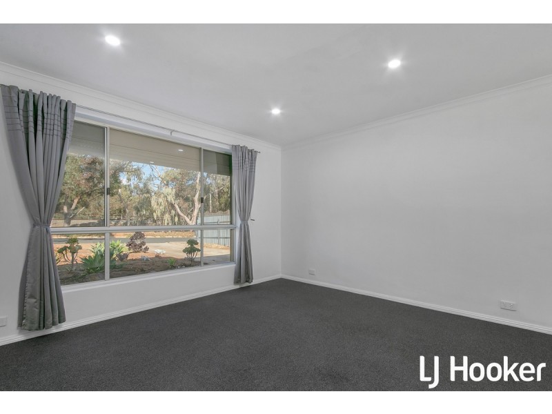 4 Mcdonnell Terrace, Evanston Gardens SA 5116