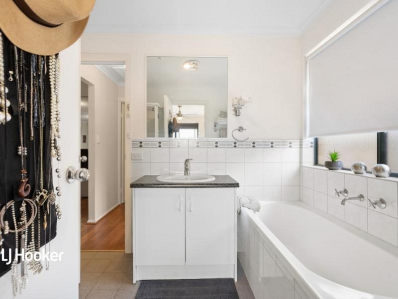 32 Angas Avenue, Evanston Park SA 5116