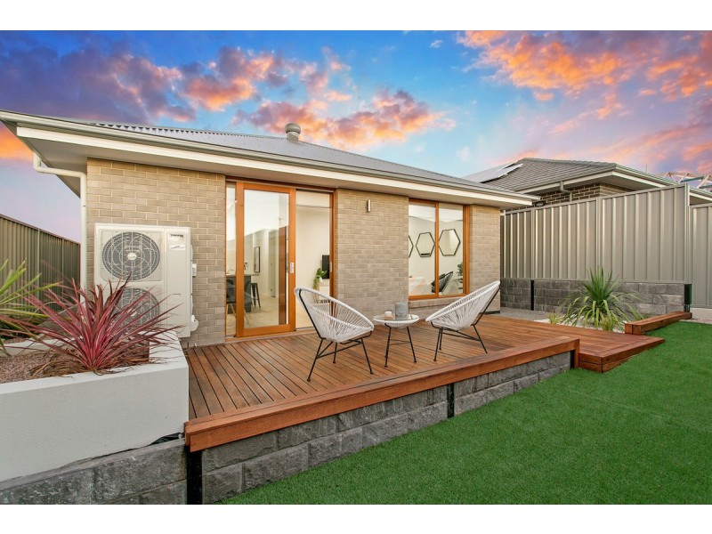 60 Vista Parade, Seaford Heights SA 5169