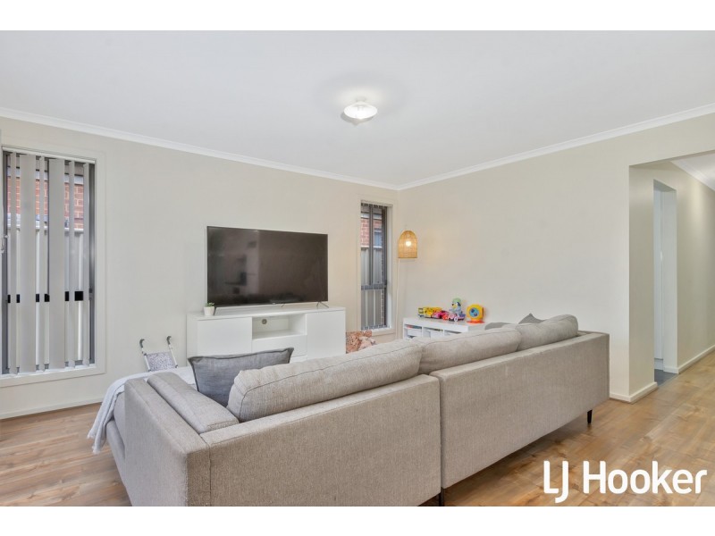 11 Felicia Avenue, Salisbury Downs SA 5108