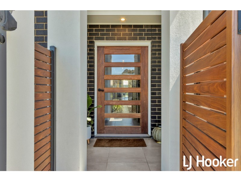 10 Chifley Avenue, Hope Valley SA 5090