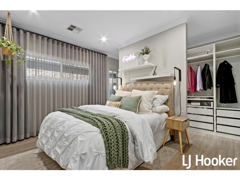 10 Chifley Avenue, Hope Valley SA 5090