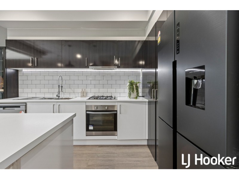10 Chifley Avenue, Hope Valley SA 5090
