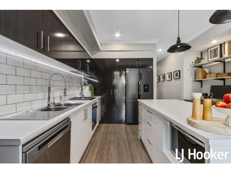 10 Chifley Avenue, Hope Valley SA 5090