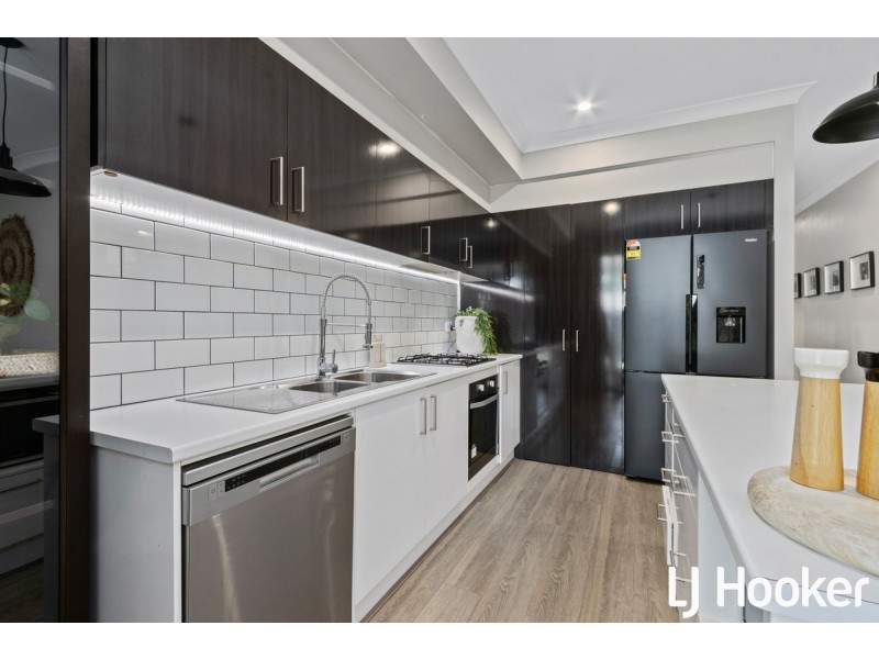 10 Chifley Avenue, Hope Valley SA 5090