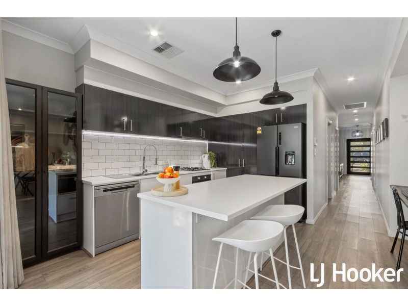 10 Chifley Avenue, Hope Valley SA 5090