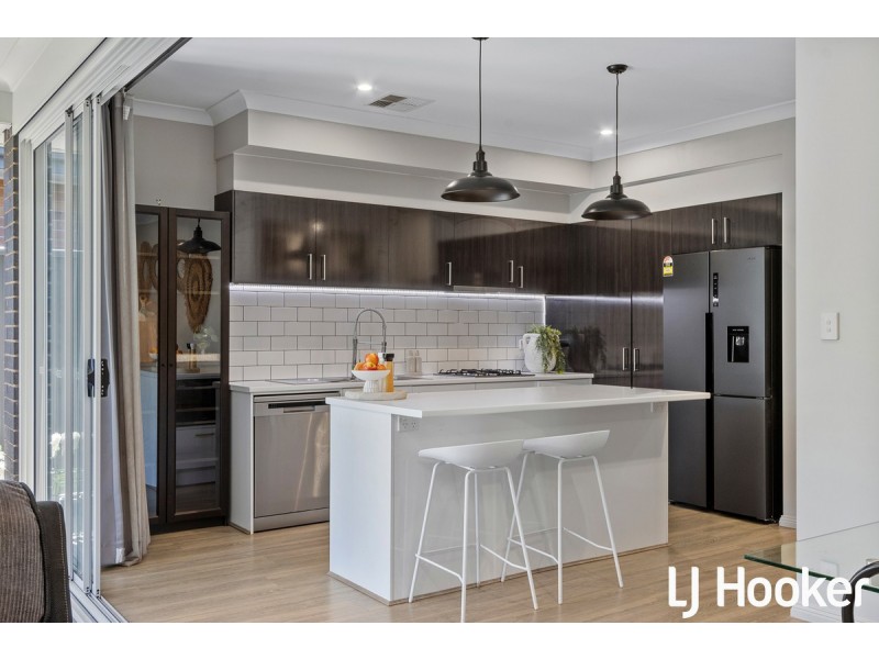 10 Chifley Avenue, Hope Valley SA 5090
