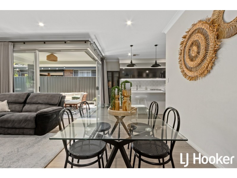 10 Chifley Avenue, Hope Valley SA 5090