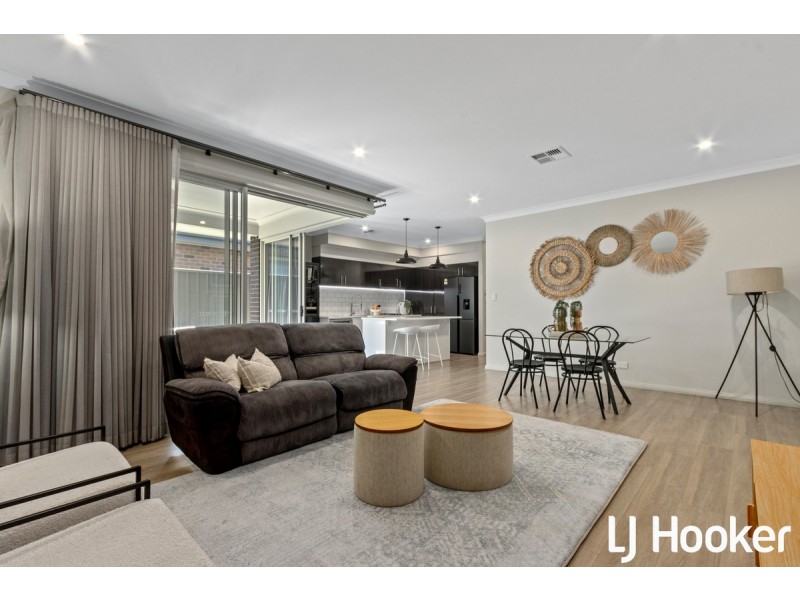 10 Chifley Avenue, Hope Valley SA 5090