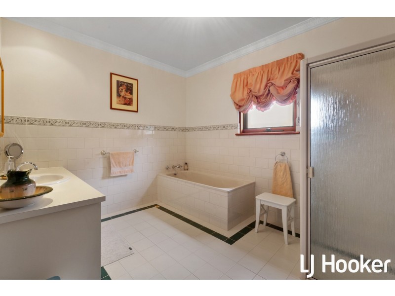 7 Coachwood Drive, Aberfoyle Park SA 5159