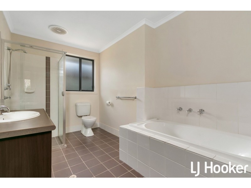 24 Tangarine Court, Munno Para West SA 5115