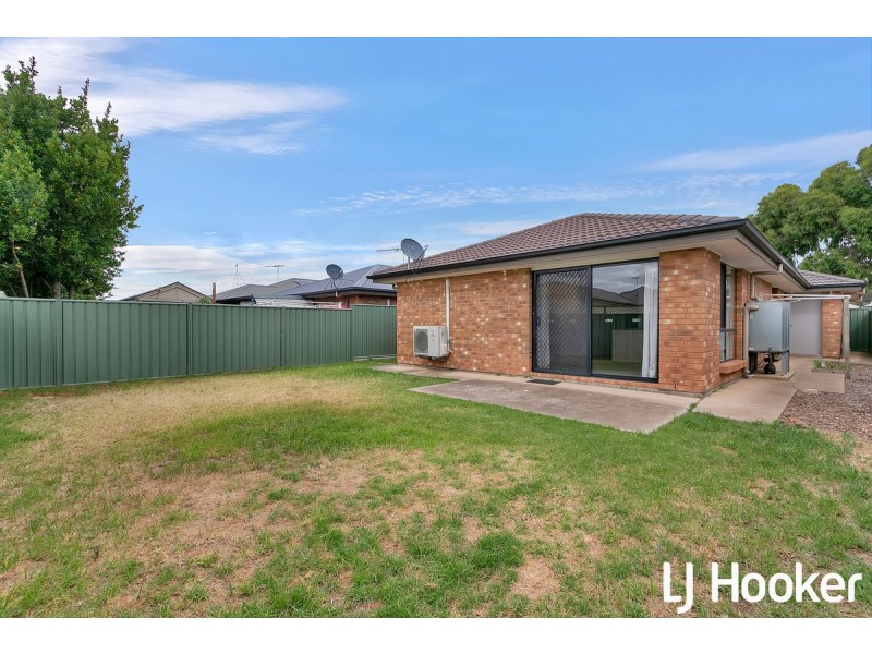 24 Tangarine Court, Munno Para West SA 5115