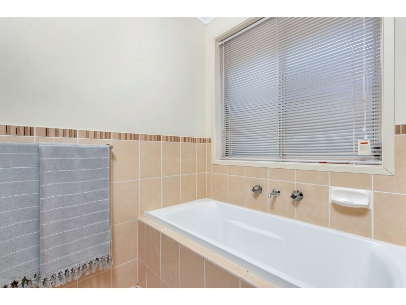 10 Tasos Drive, Munno Para West SA 5115