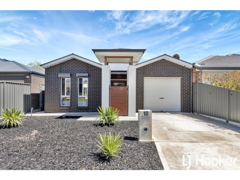10 Chifley Avenue, Hope Valley SA 5090