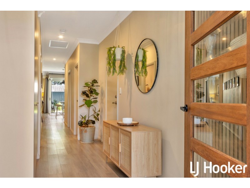 10 Chifley Avenue, Hope Valley SA 5090