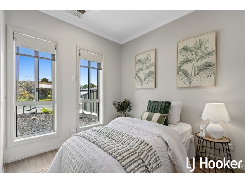 10 Chifley Avenue, Hope Valley SA 5090