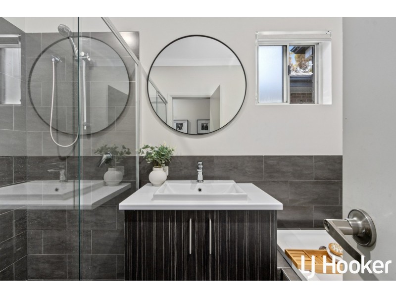 10 Chifley Avenue, Hope Valley SA 5090