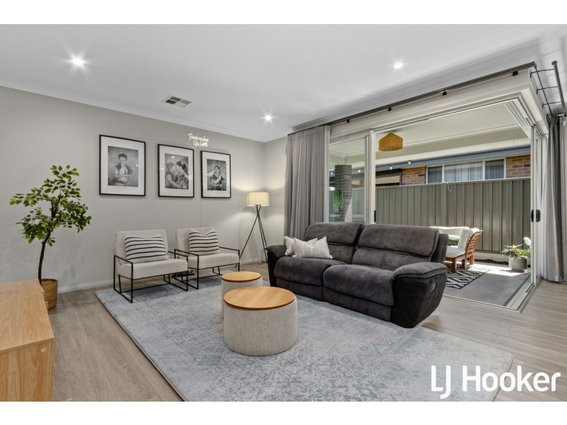 10 Chifley Avenue, Hope Valley SA 5090