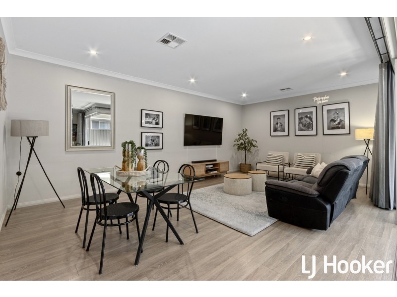 10 Chifley Avenue, Hope Valley SA 5090