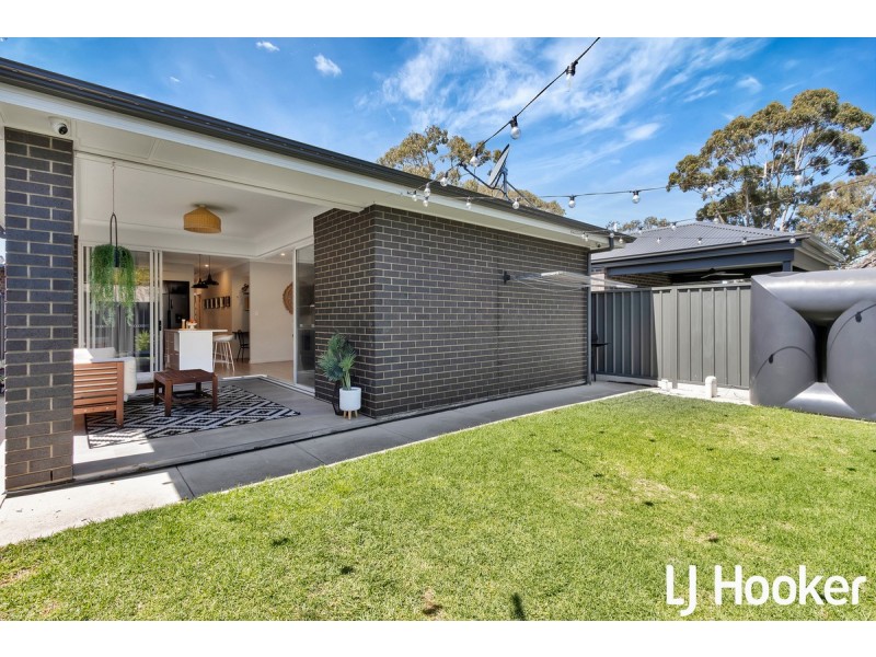 10 Chifley Avenue, Hope Valley SA 5090